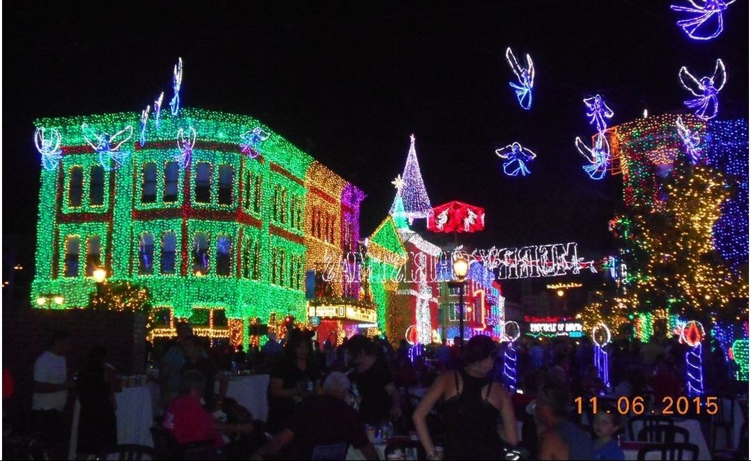 Gorgeous Streets of America on 1st night of Osbourne Family Spectacle of Lights for the last year it is happening.