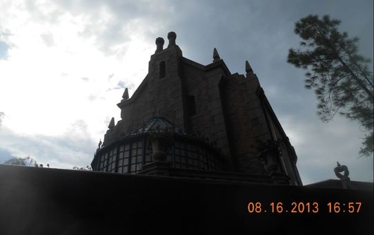 The always creepy and awesome Haunted Mansion at Walt Disney World gave us an extra thrill one late night...
